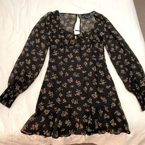 NWOT Forever 21 Black Long Sleeve Floral Dress Size Small